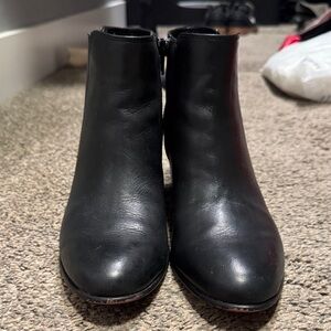 Clarks Maypearl Tulsa Women's US 8 Bootie Black Leather Side Zip Ankle Boot